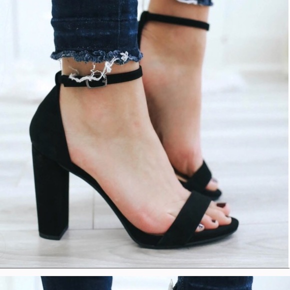 Black Peeptoe sandal with .02 platform - Picture 2 of 5